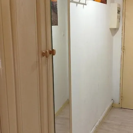 Du Circuit Apartment
